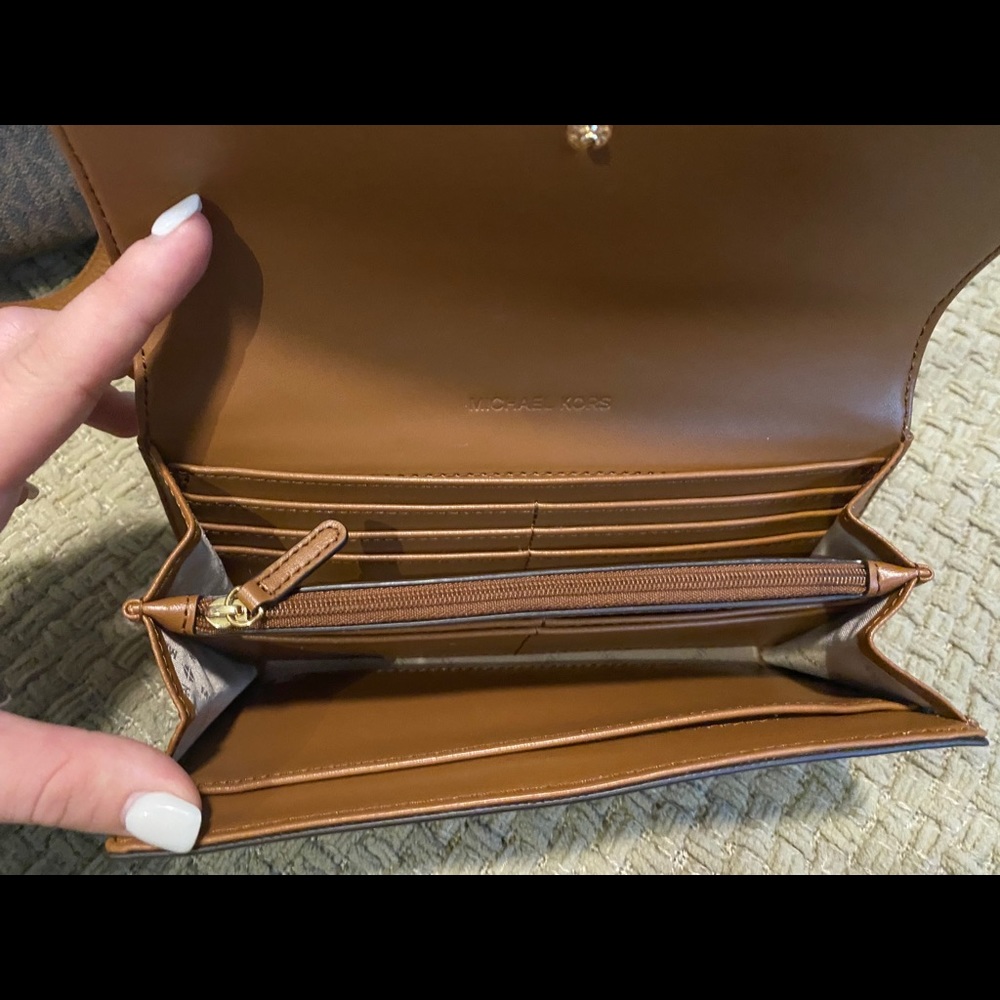 Brown & Gold Michael Kors w/ matching Wallet - Picture 8 of 10
